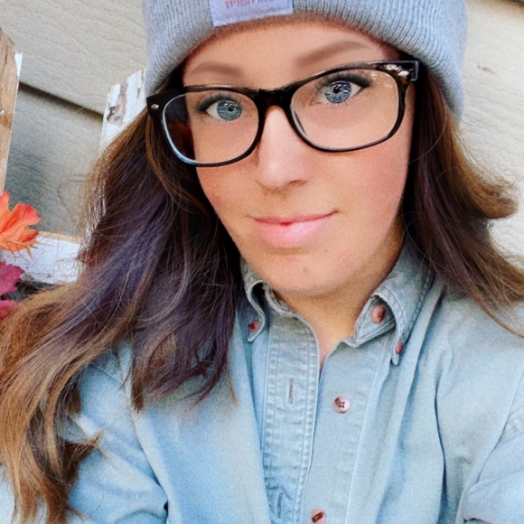 Meet your Posher, Amber 💗 - Picture 6 of 8